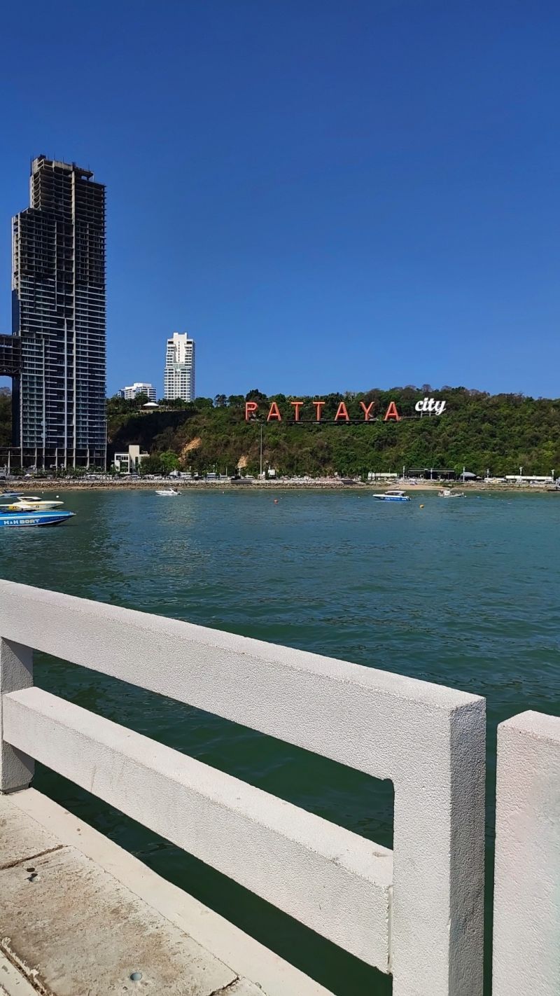 🎨 Привет, коллегам на LinkedIn!