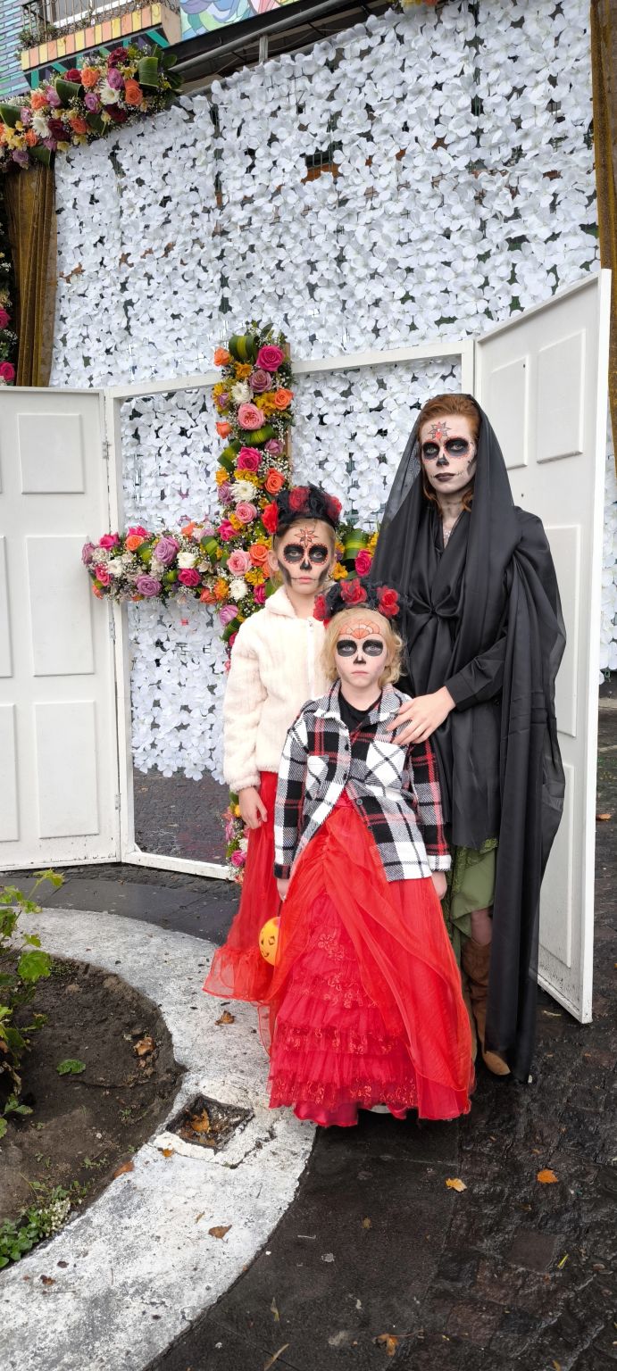 Halloween ha pasado, pero no se puede decir que haya terminado, porque hoy es 2 de noviembre, y en Ecuador se celebra el Día de los Difuntos, o 